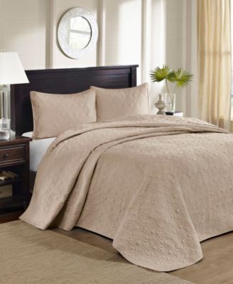 Quebec Quilted Bedspread Sets