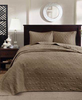 Quebec Quilted Bedspread Sets