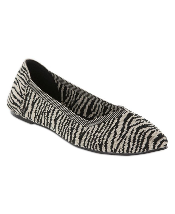 mia kerri pointed toe flyknit flat