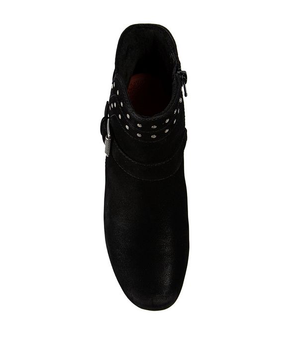 baretraps jaci wedge sneaker women's bootie