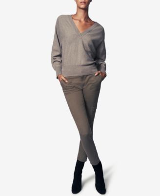 b new york - Ultimate V-Neck Sweater