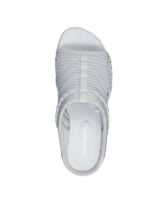 Women's Traciee Lightweight Flat Easy-On Sandals