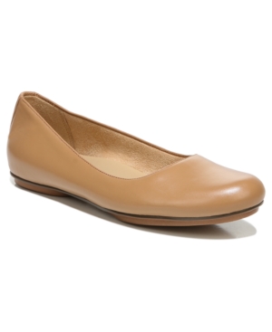 Shop Naturalizer Maxwell Flats True Colors In Frappe Leather