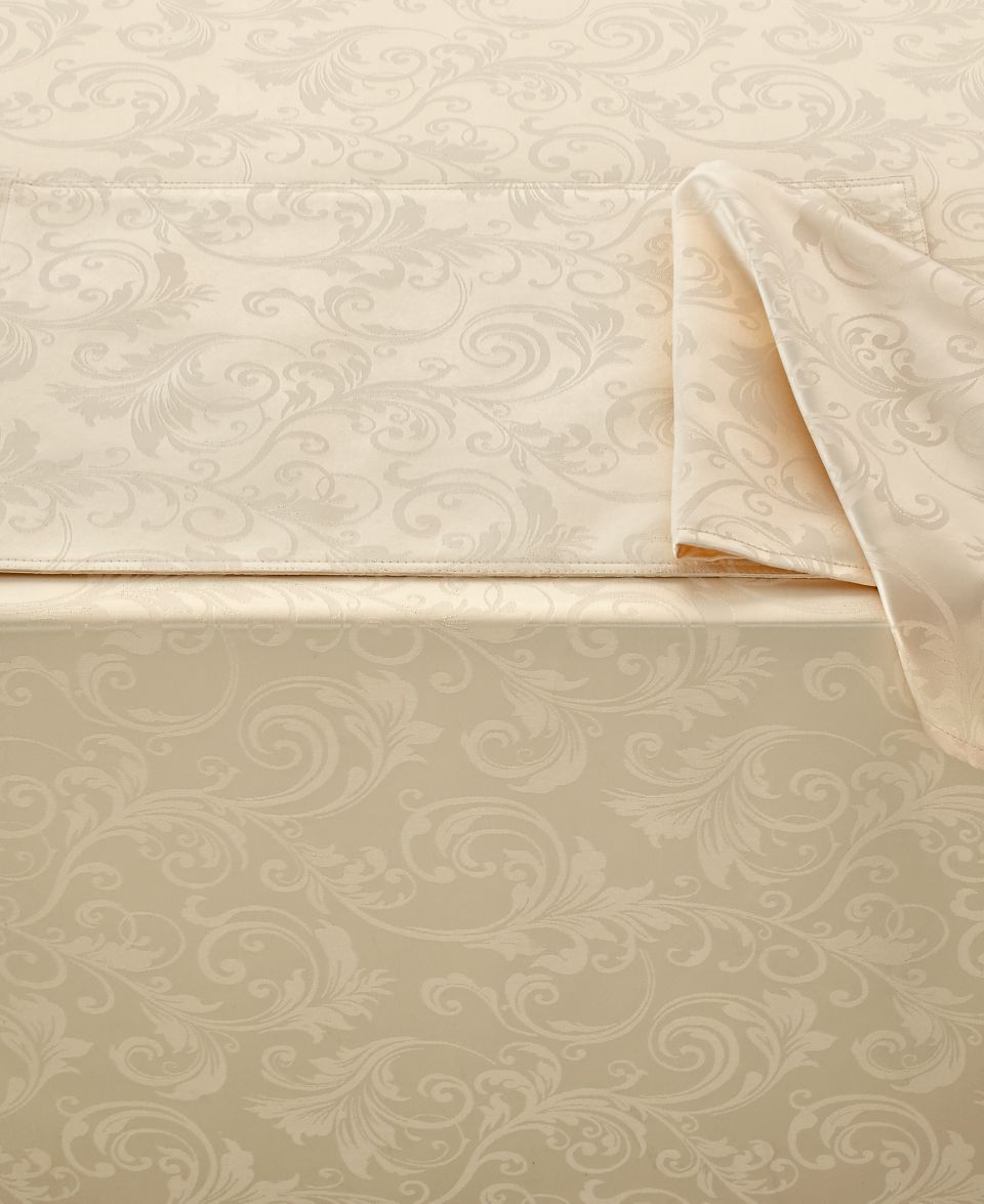 Lenox Veranda Scroll 60 x 120 Tablecloth