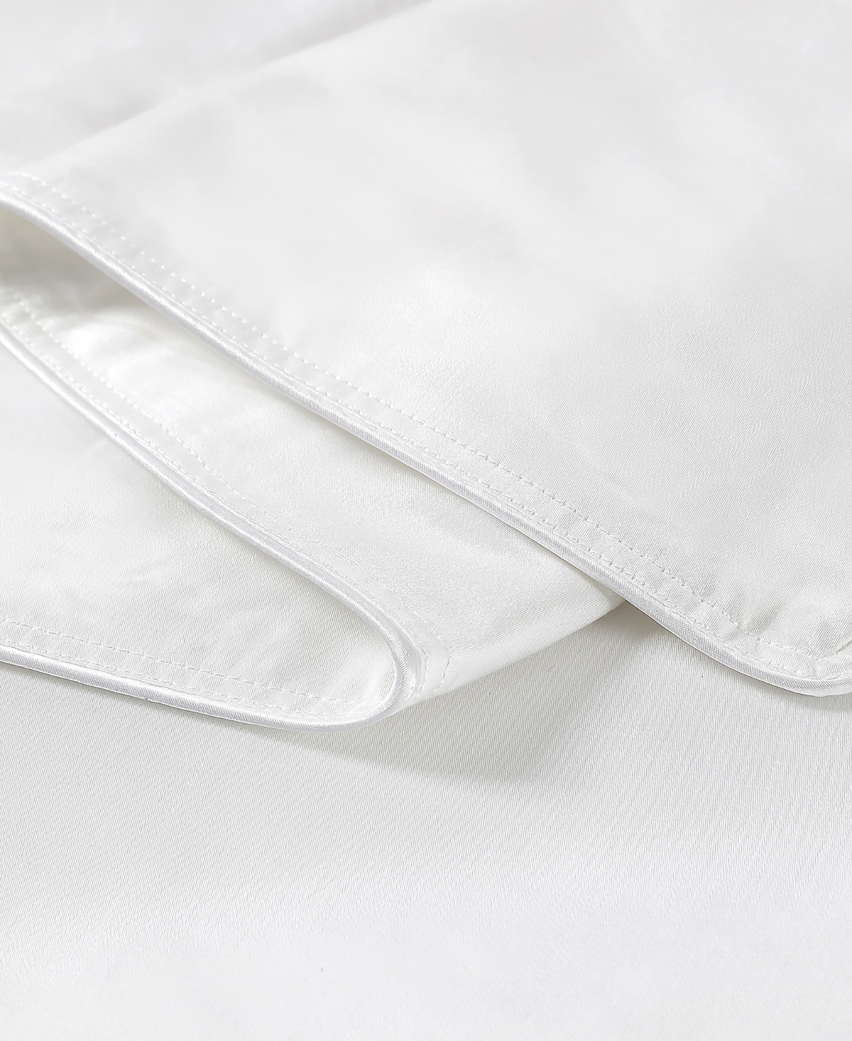 Martha Stewart Light Warmth Silk Filled Comforter