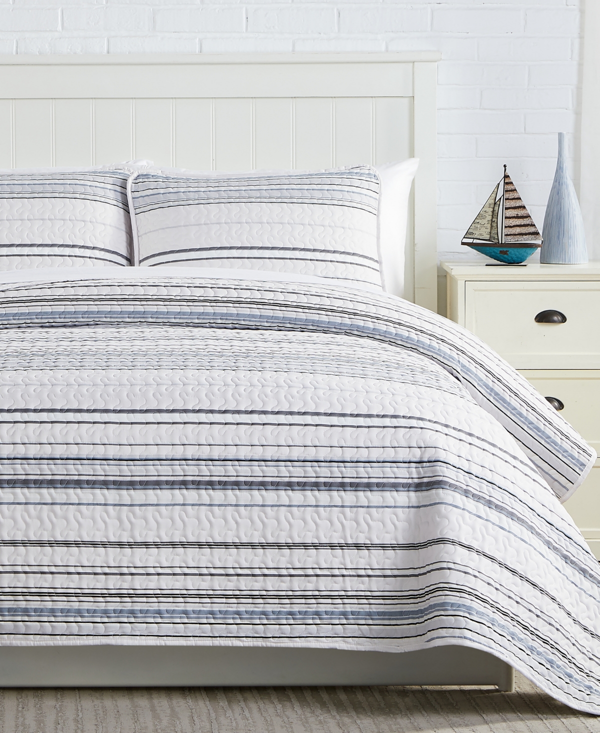 Southshore Fine Linens Southshore Stripe Quilt And Sham 3 Piece Set, Full Or Queen In Gray