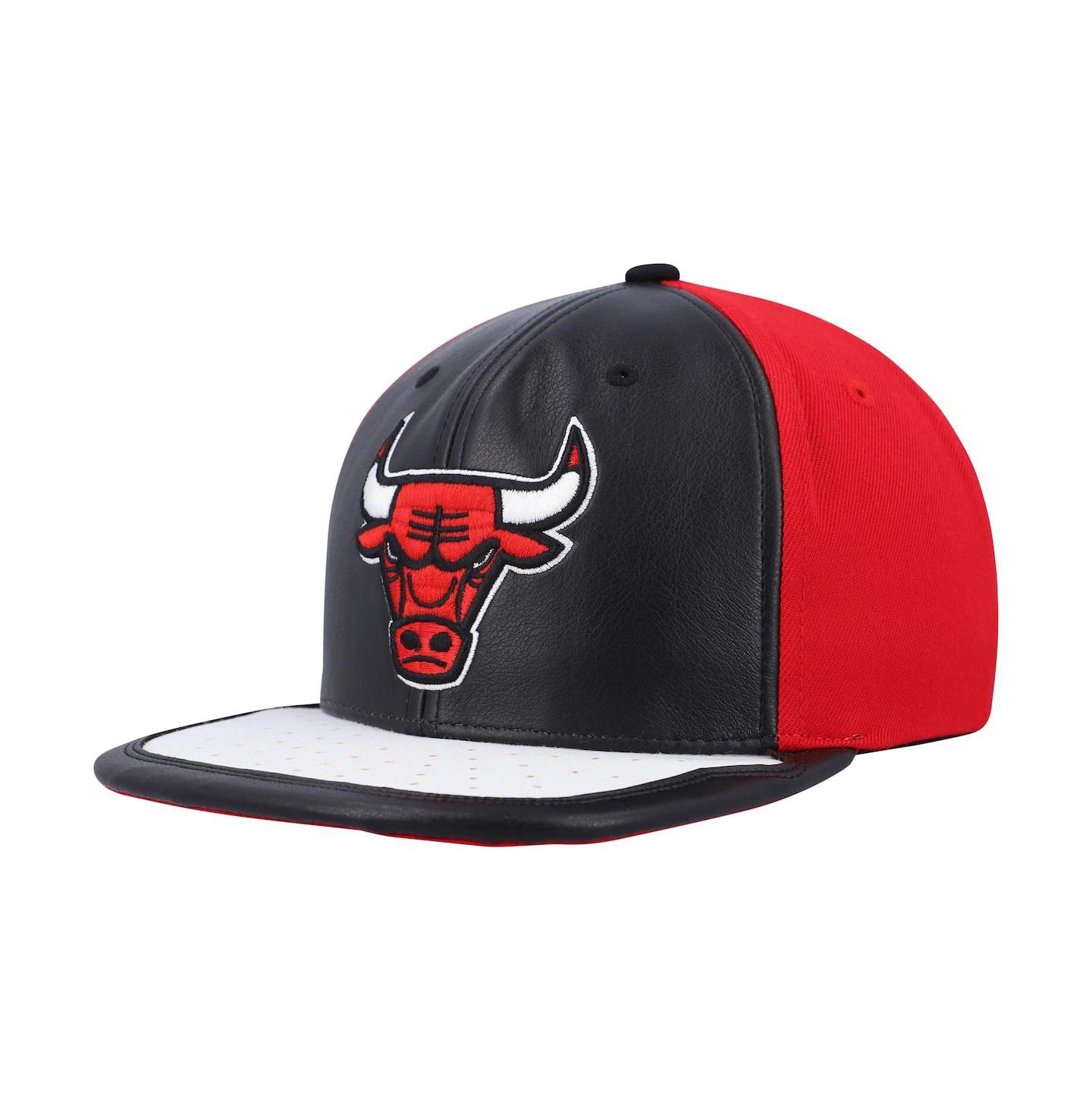 Мужская кепка Mitchell & Ness Black and White Chicago Bulls Day One Snapback Hat — фото 1