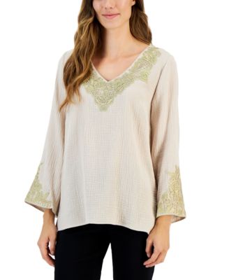 Embroidered V-Neck 3/4-Sleeve Top 