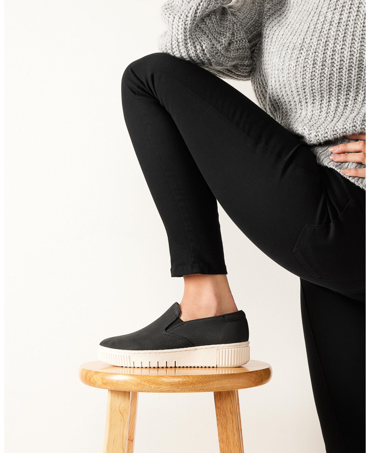Женские кроссовки Soul Naturalizer Tia Slip-On, цвет: Чёрная искусственная кожа — фото 3