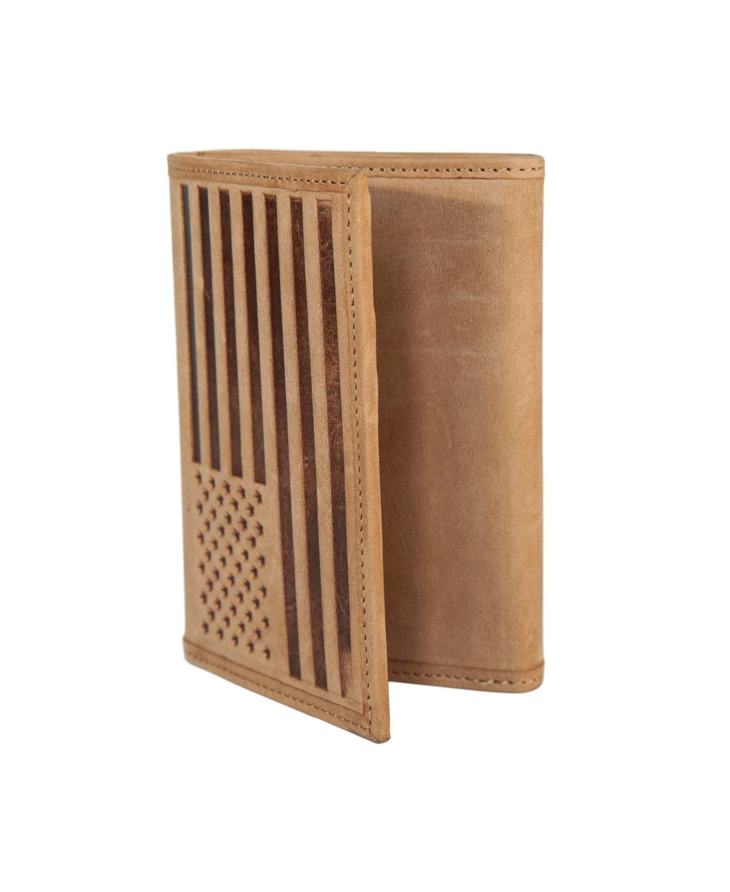 Мужской кошелёк Lucky Brand Flag Embossed Leather Trifold Wallet, цвет: Рыжевато-коричневый — фото 6