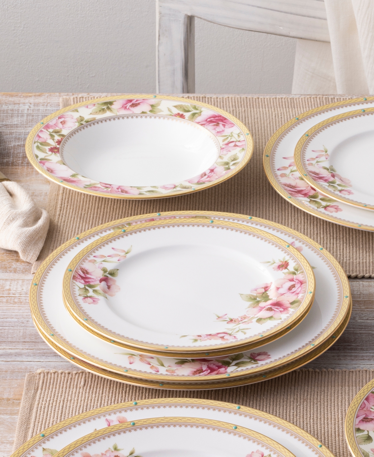 Noritake Hertford Set, Service For 4 - White and Pink