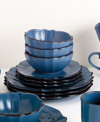 Scalloped Edge 16 Piece Service for 4 Dinnerware Set