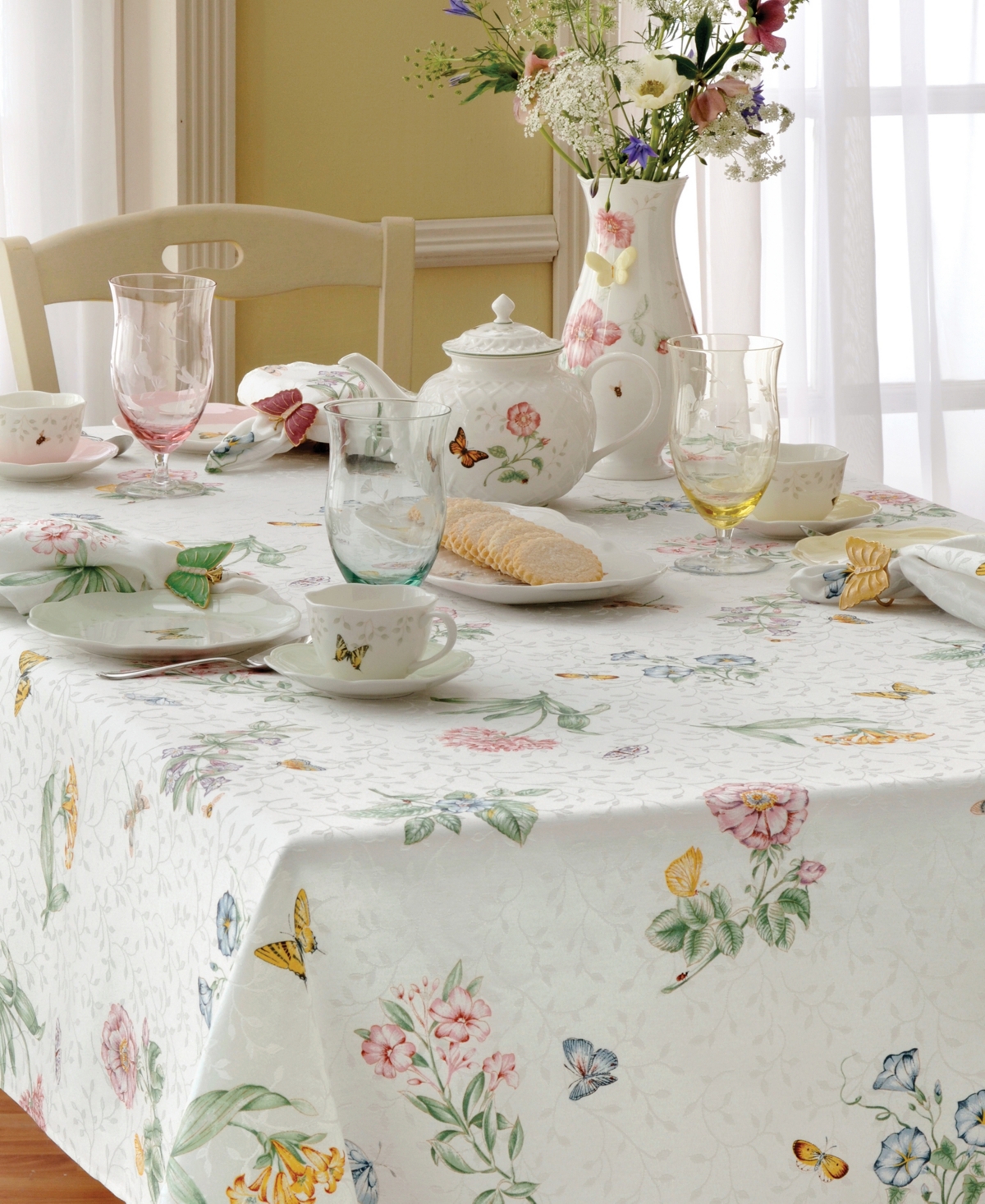 Lenox Butterfly Meadow Round Tablecloth 70" X 70" In White Multi