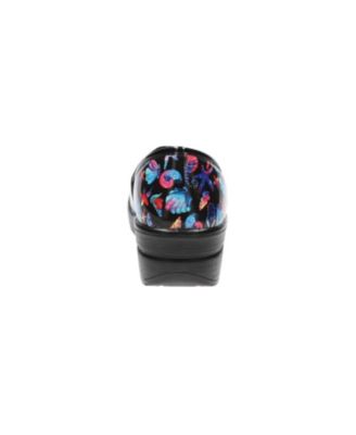 Easy Works by Women's Lyndee Slip Resistant Clogs