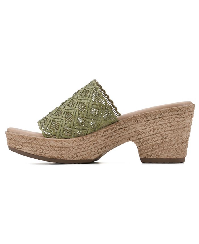 Cliffs by White Mountain Women's Biankka Platform Comfort Sandal