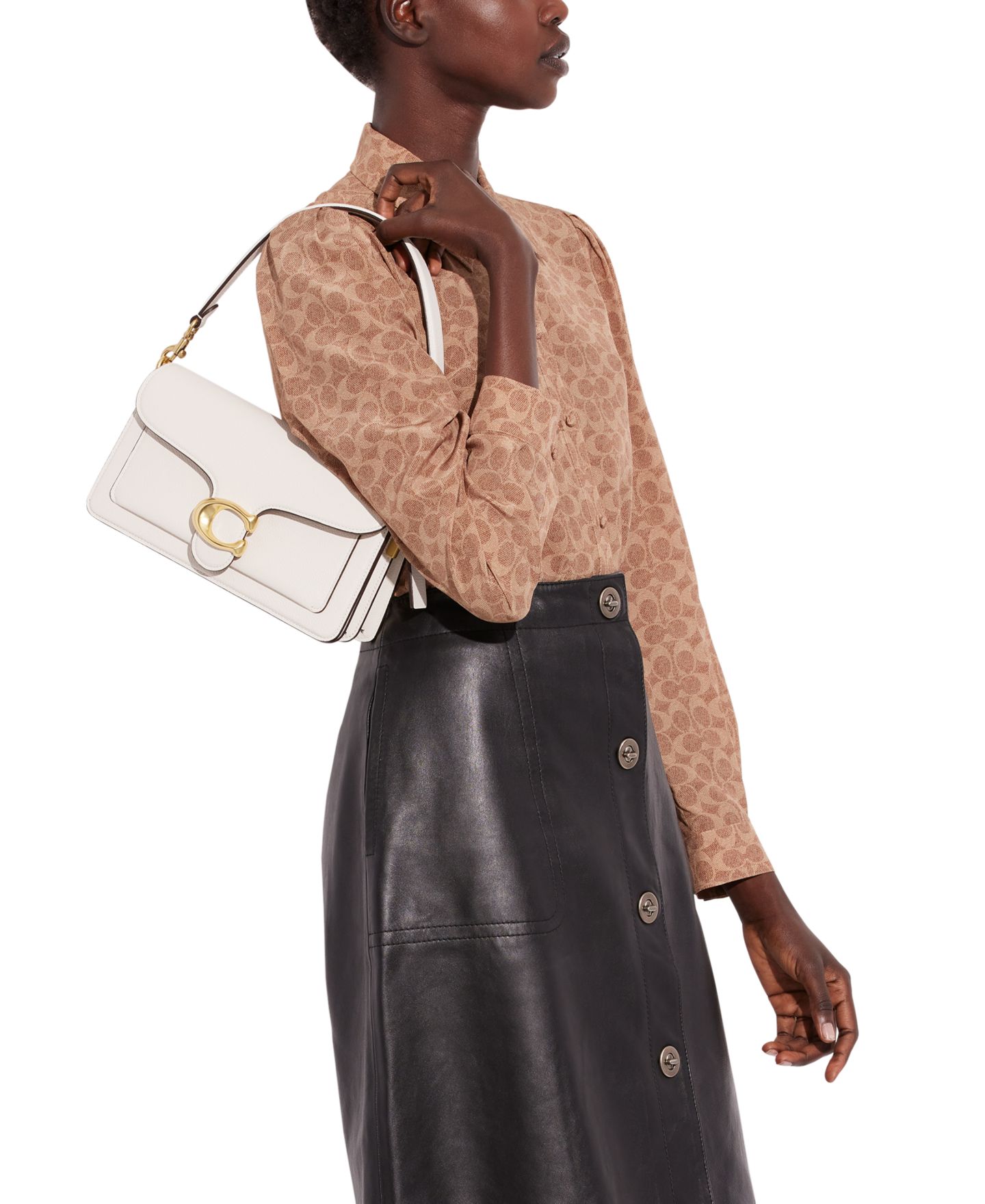 Женская сумка COACH Tabby Medium Polished Pebble Leather Shoulder 26, цвет: Латунный / Меловой — фото 3