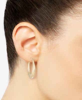 Textured Graduated Oval Hoop Earrings in 14k Gold, 3/4"