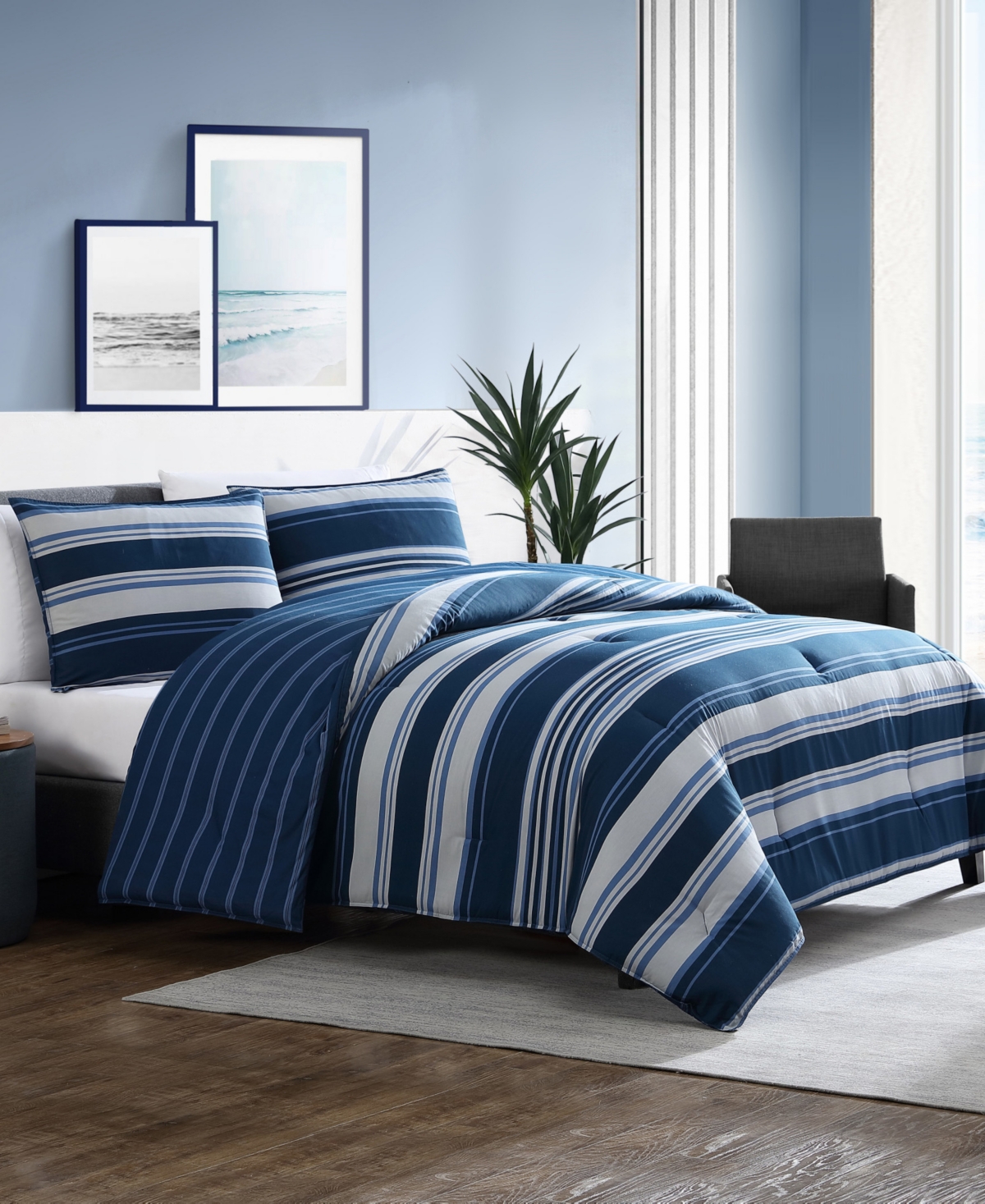 NAUTICA CLOSEOUT! NAUTICA LAKEVIEW REVERSIBLE COMFORTER, KING BEDDING