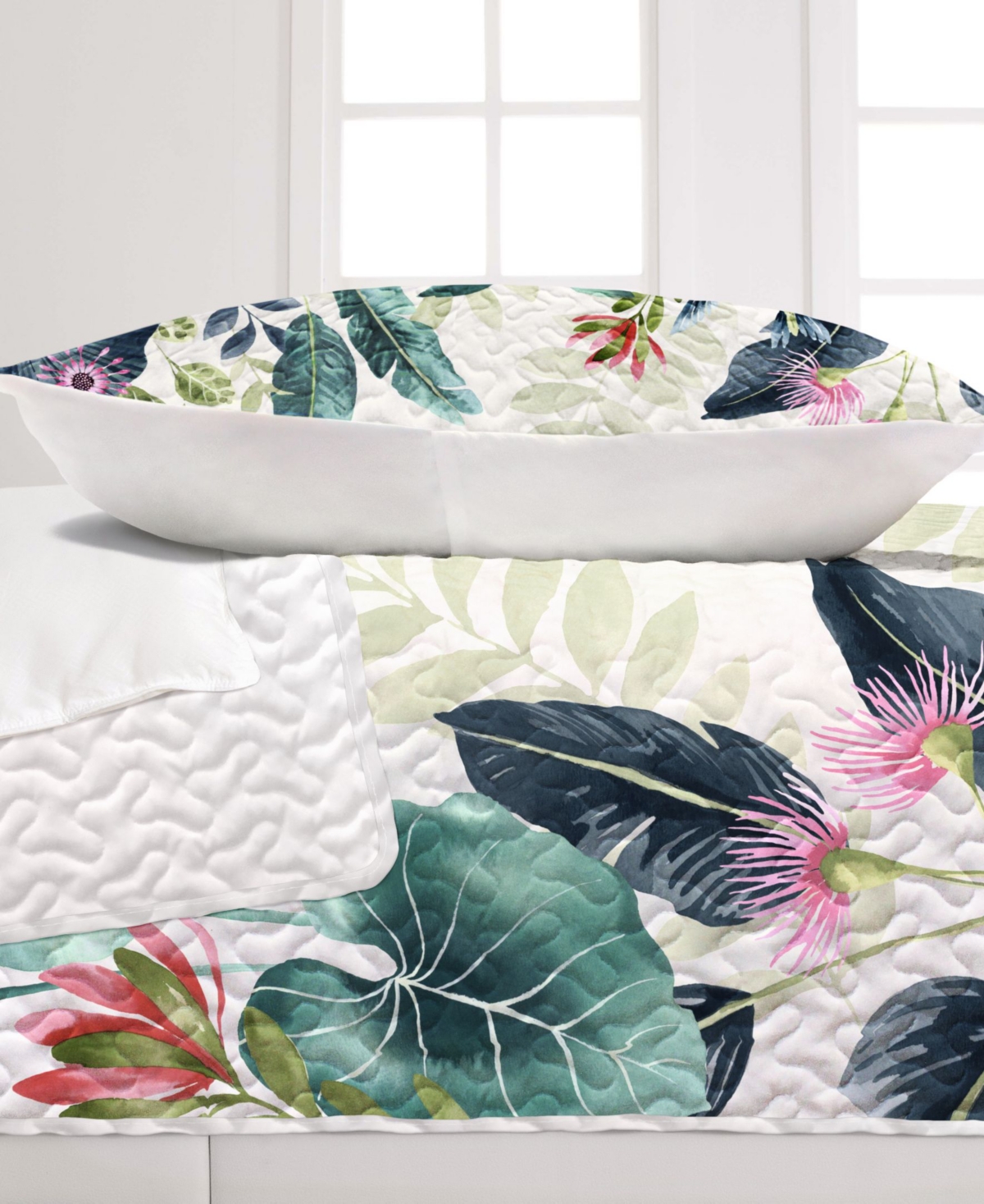 Elise and James Home Caicos Tropical Palm Wrinkle Resistant 3 Piece Quilt Set, - Green