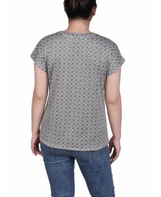 Petite Grommet Neck Knit Short Extended Sleeve Top