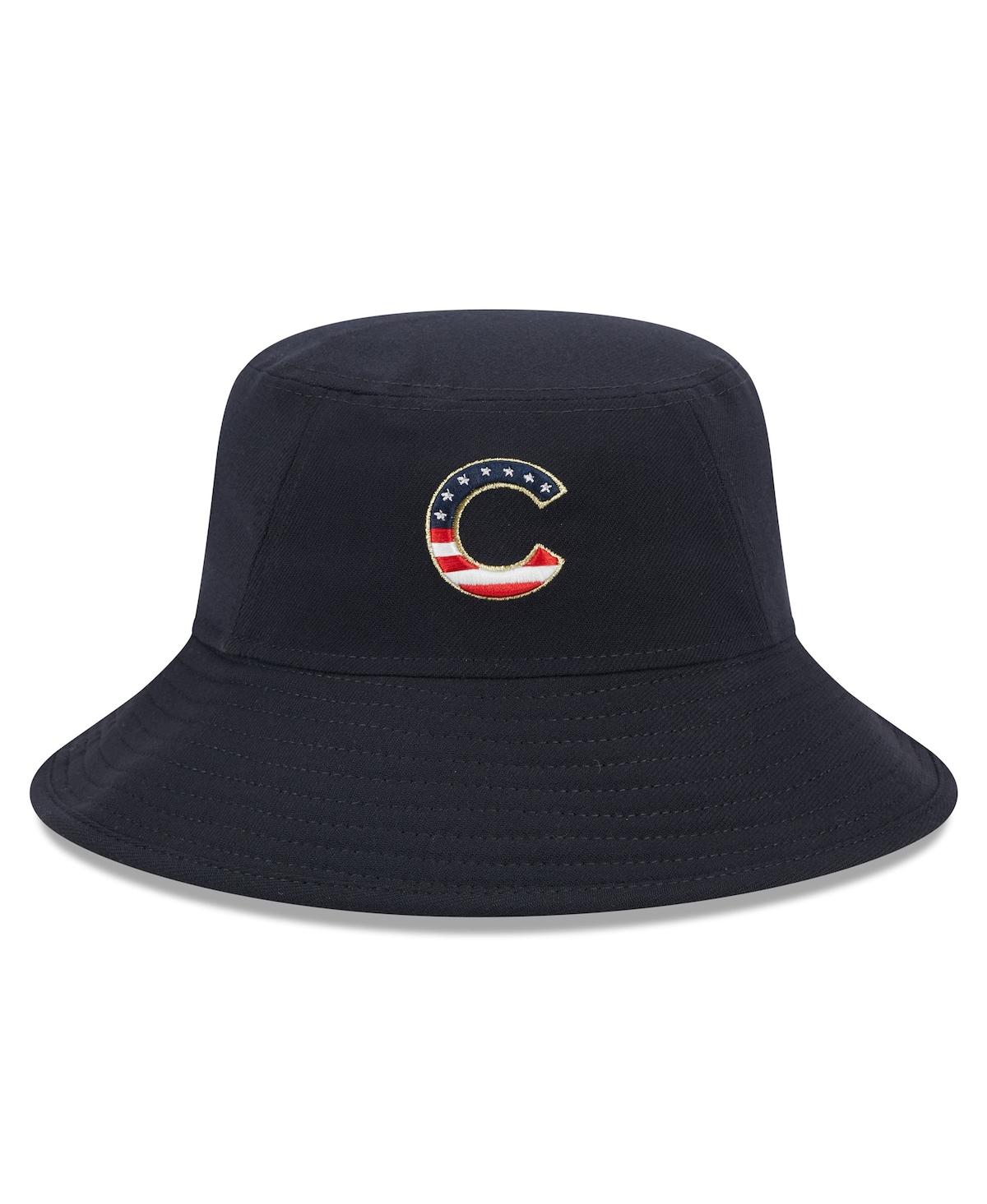 NEW ERA MEN'S NEW ERA NAVY CHICAGO CUBS 2023 FOURTH OF JULY BUCKET HAT 