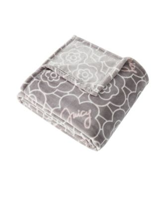 Juicy Couture - Flower Grid 50" x 70" Plush Throw