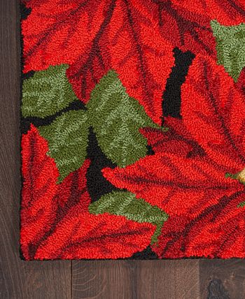 Indoor/Outdoor Poinsettia Hooked Polypropylene Accent Rug