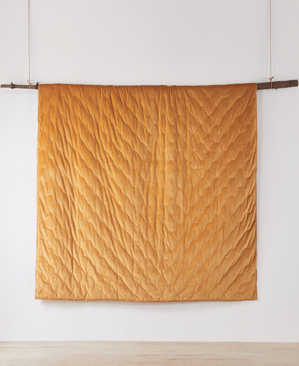 Levtex Calabria Velvet Quilt, Twin/twin Xl In Gold