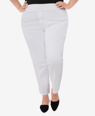 Plus Size  Women's Super Stretch Mid- Rise Short Length Pant