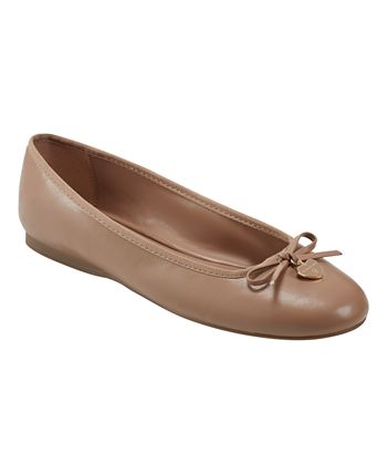 Bandolino flats sales macy's
