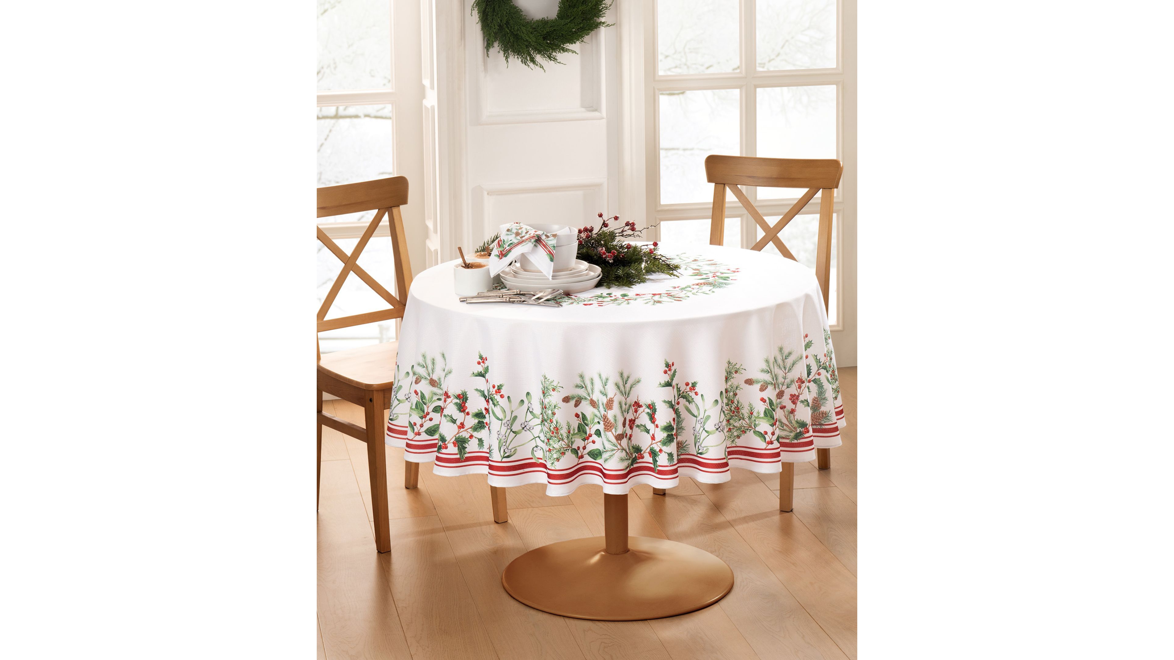 Elrene Winter Holiday Berry Tablecloth, 60" x 84" Oval