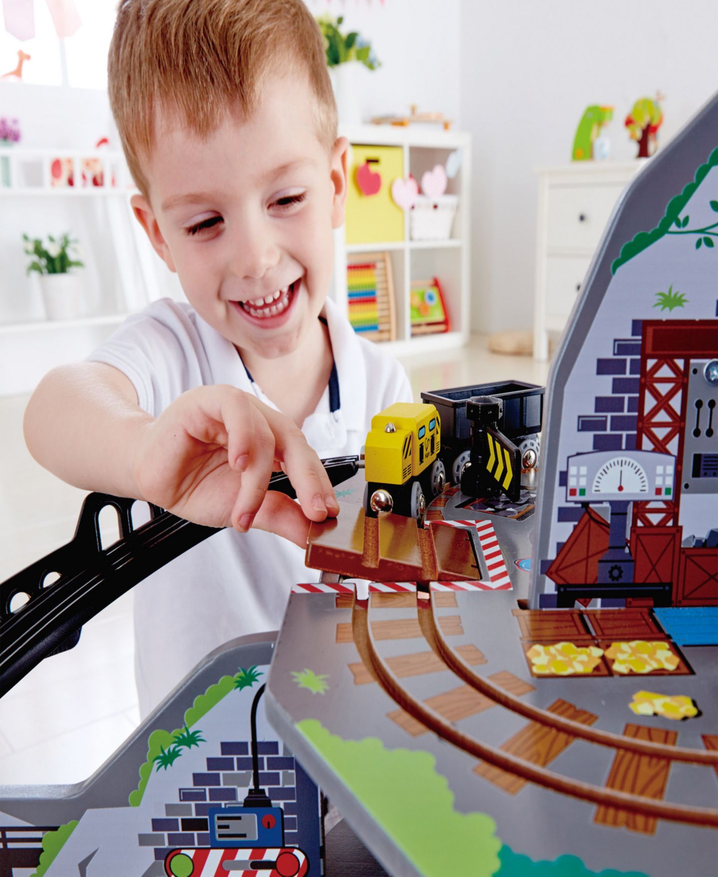 Детский игровой набор Hape Mighty Mountain Mine 4-Level Wooden Railway Playset — фото 5
