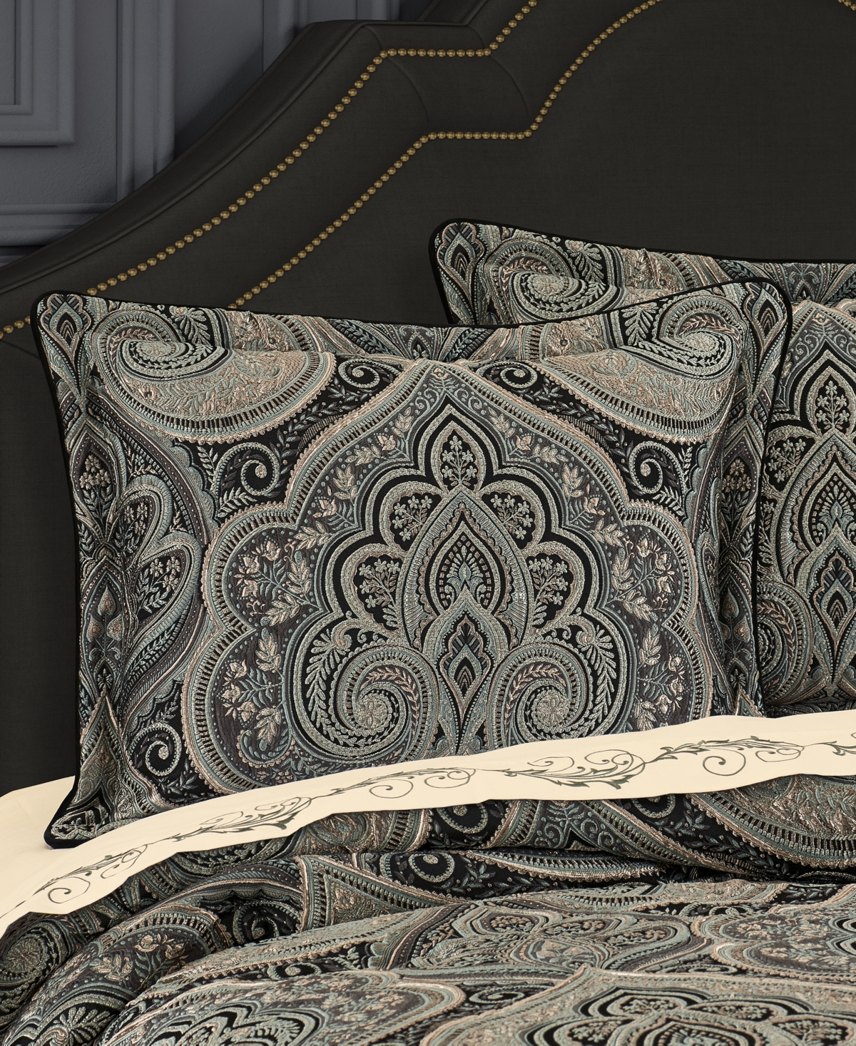 J Queen New York Vincenzo 4pc. Comforter Set, California King In Glacier