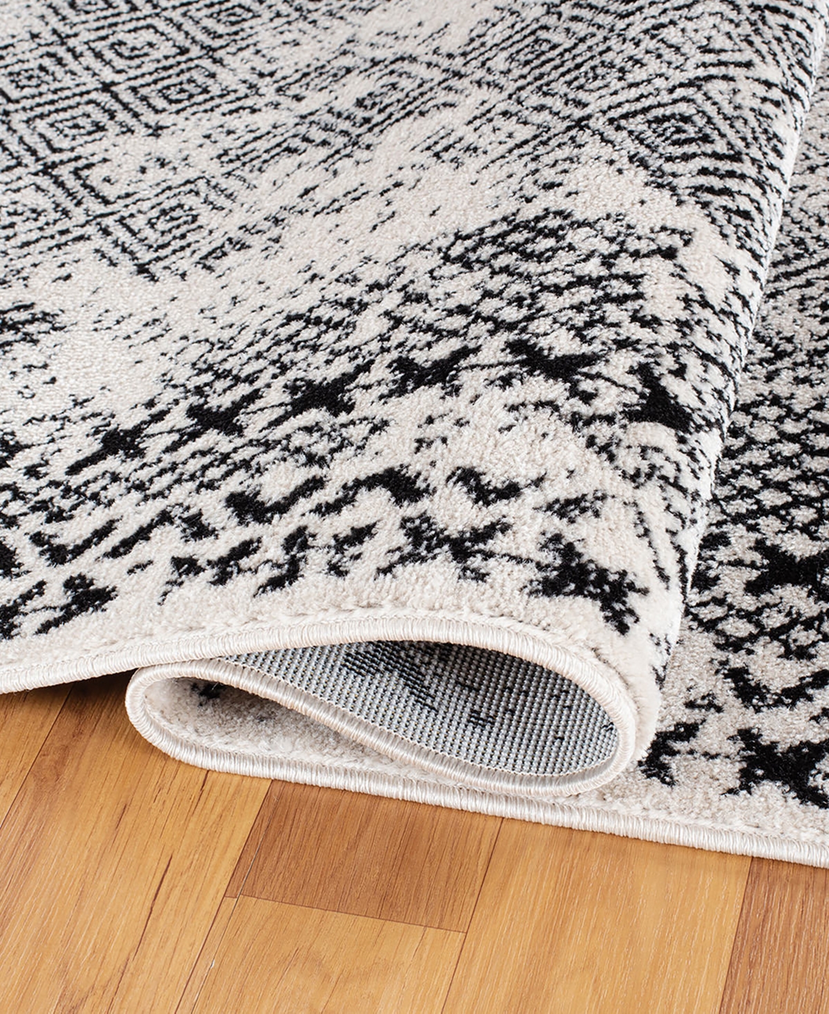 Shop Main Street Rugs County 386 5' X 7' Area Rug In Black