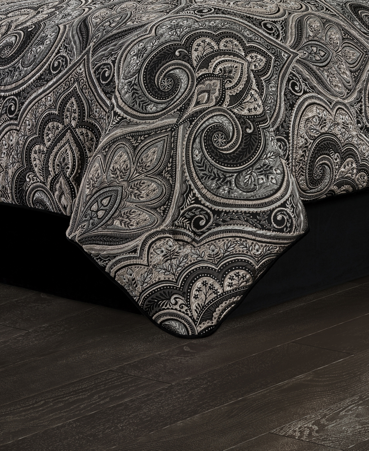 Five Queens Court Davinci 4 Pc Comforter Set, Queen In Black