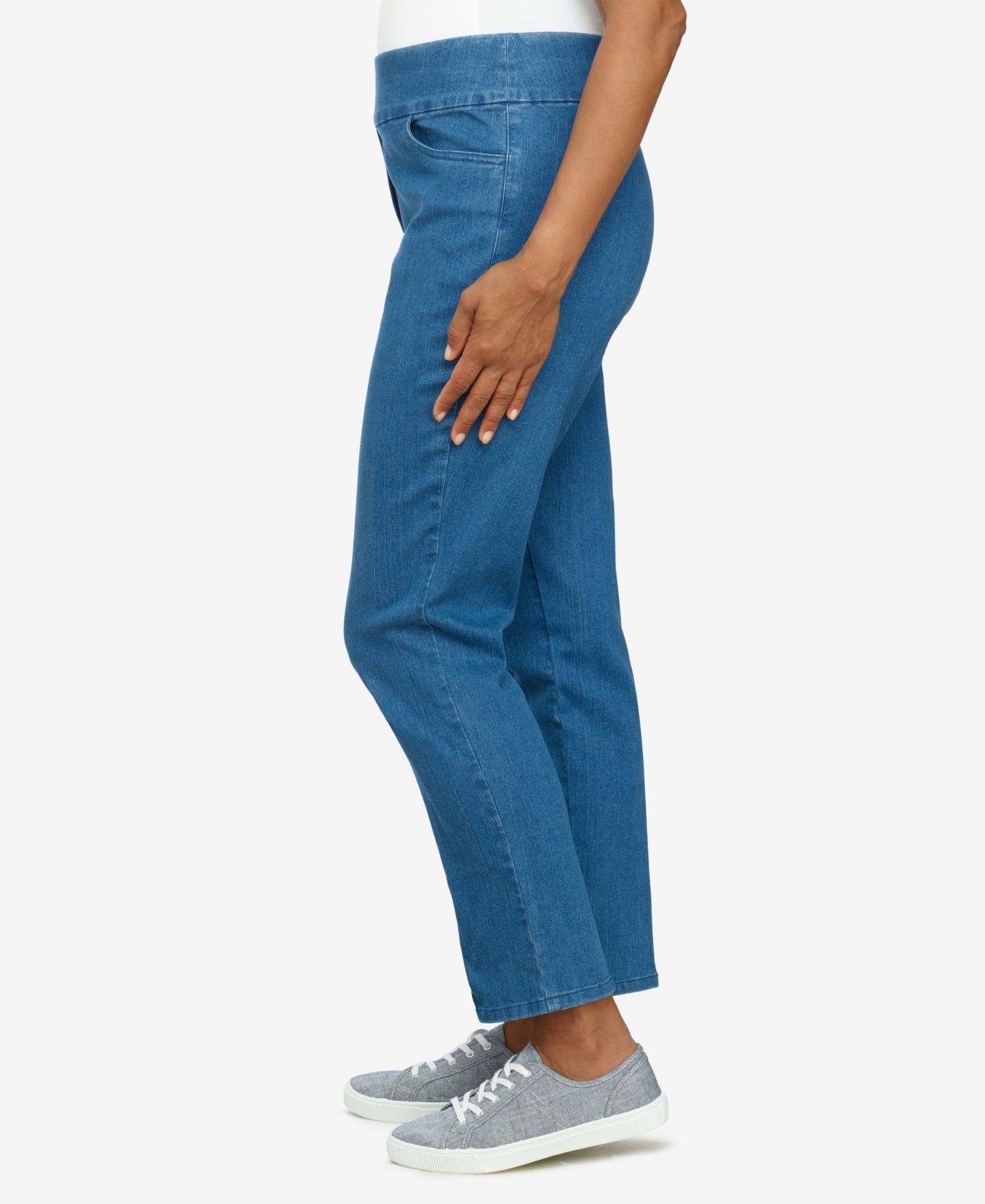 Женские брюки Alfred Dunner Petite Mid-Rise Pull On Straight Leg Denim Pants, Petite & Petite Short, цвет: Чёрный — фото 7