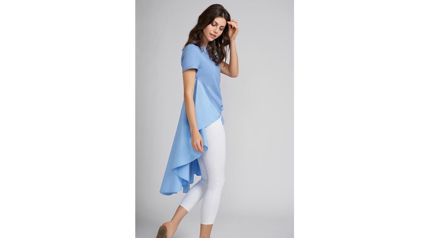 Женский топ Caldwell Collection Piper High Low Short Sleeve with Cotton Knit Cropped Bodice and Polished Cotton Long Peplum, цвет: Небесно-голубой синий — фото 2
