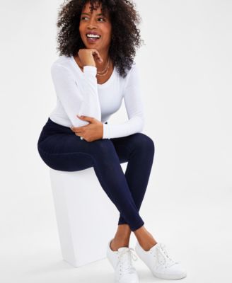 Petite Mid-Rise Pull On Jeggings