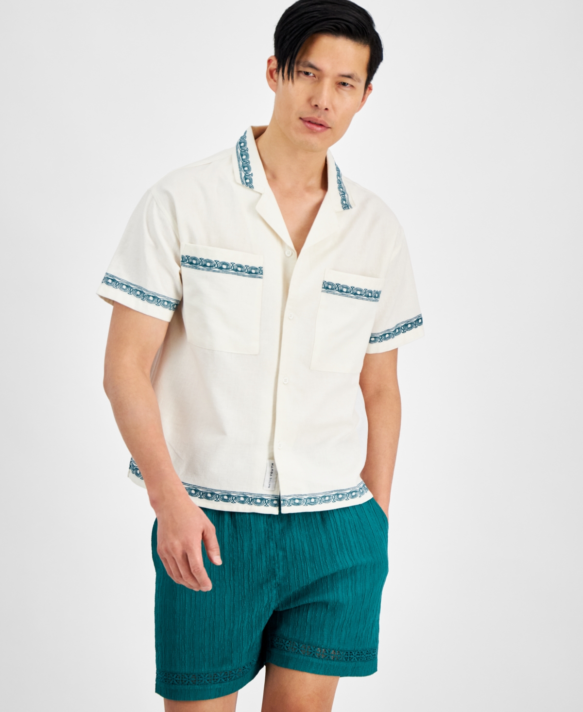 NATIVE YOUTH MEN'S BOXY-FIT EMBROIDERED BORDER BUTTON-DOWN CAMP SHIRT