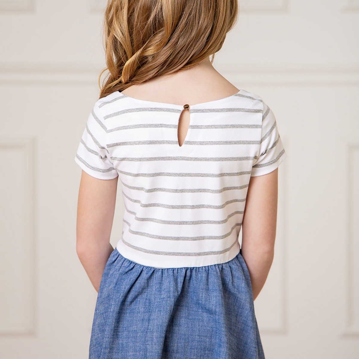 Hope & Henry Girls' Short Sleeve Lightweight Knit Skater Dress, Kids - White and gray stripe