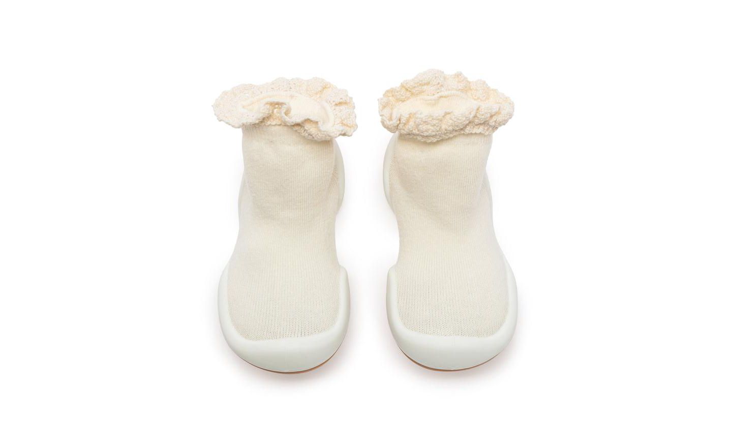Обувь Komuello Breathable Washable Non-Slip Sock Shoes Lace trim - Off White для девочек-малышей, цвет: Натуральный — фото 1