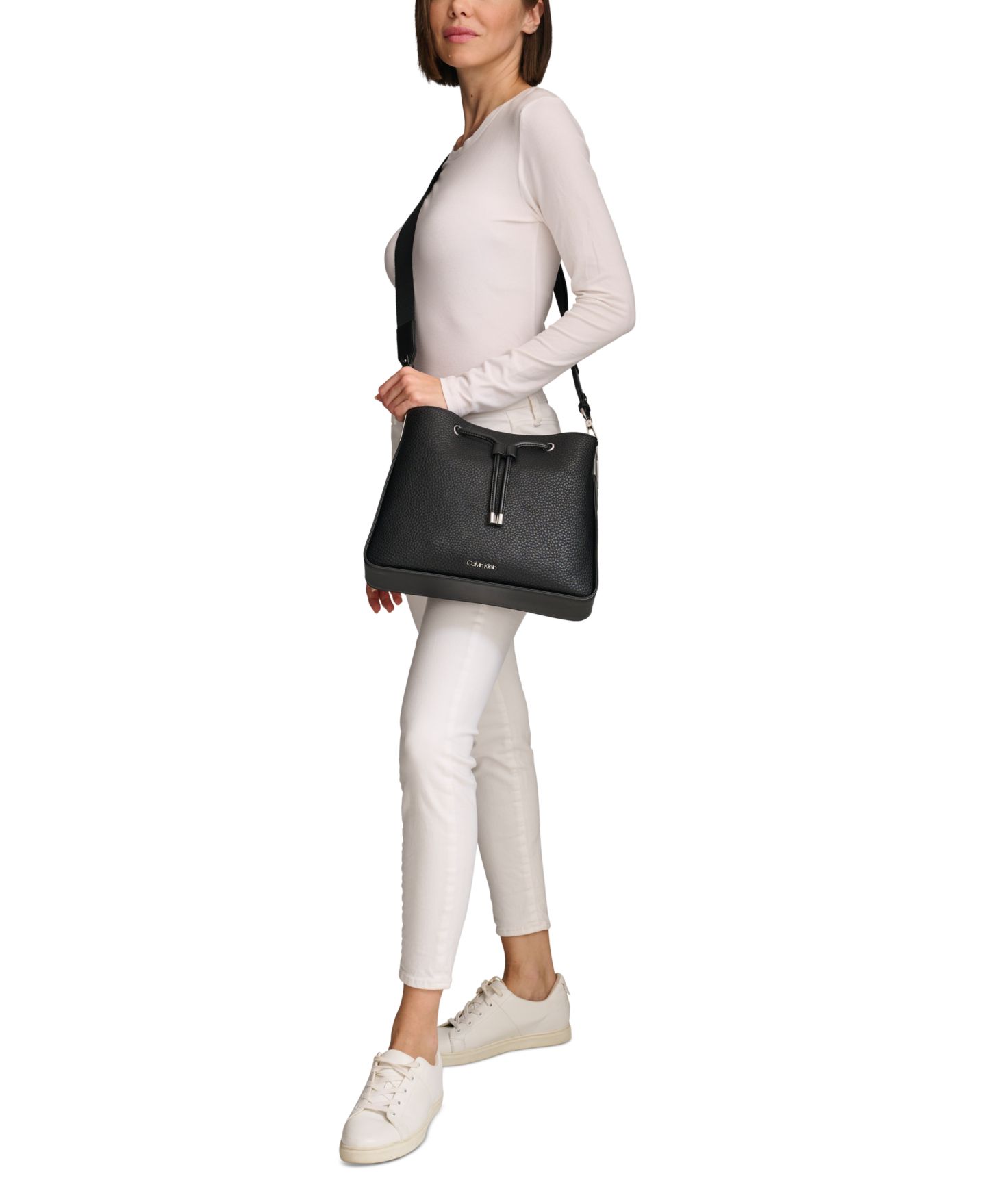 Женская сумка Calvin Klein Fay Drawstring Hobo with Adjustable Web Strap, цвет: Карамельный — фото 7