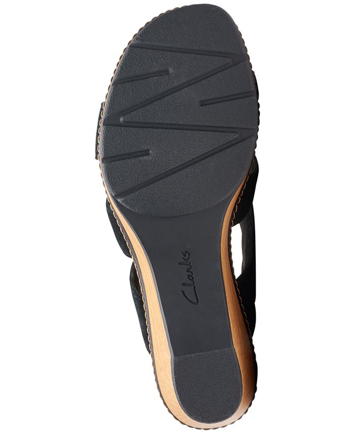 Clarks Kitly Step Sandal in Black