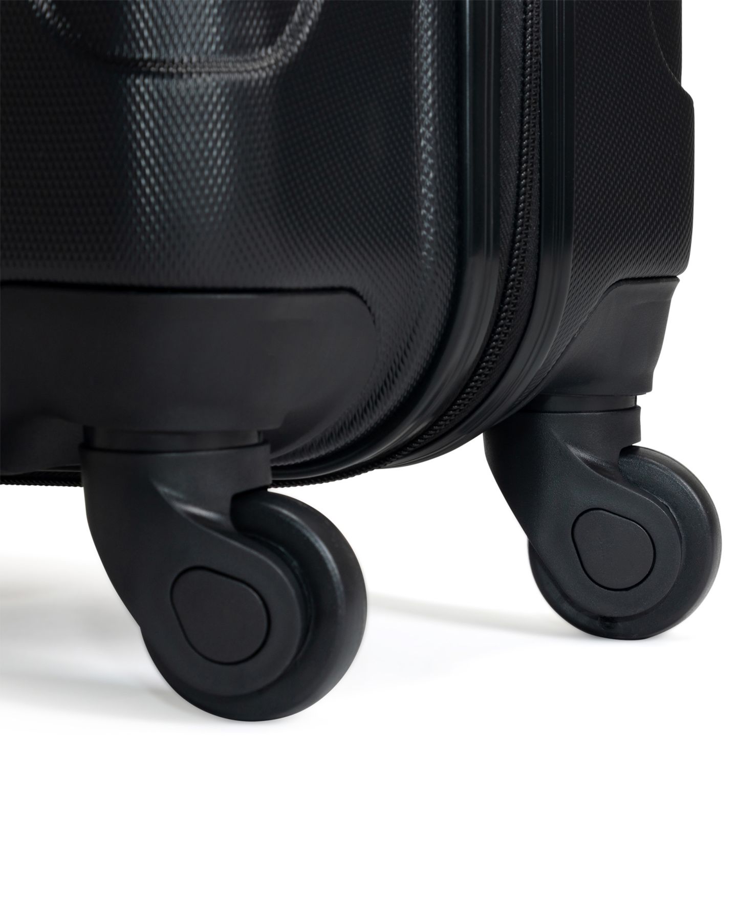 Чемоданы Kenneth Cole Reaction Out of Bounds 2-pc Lightweight Hardside Spinner Luggage Set, цвет: Чёрный — фото 6