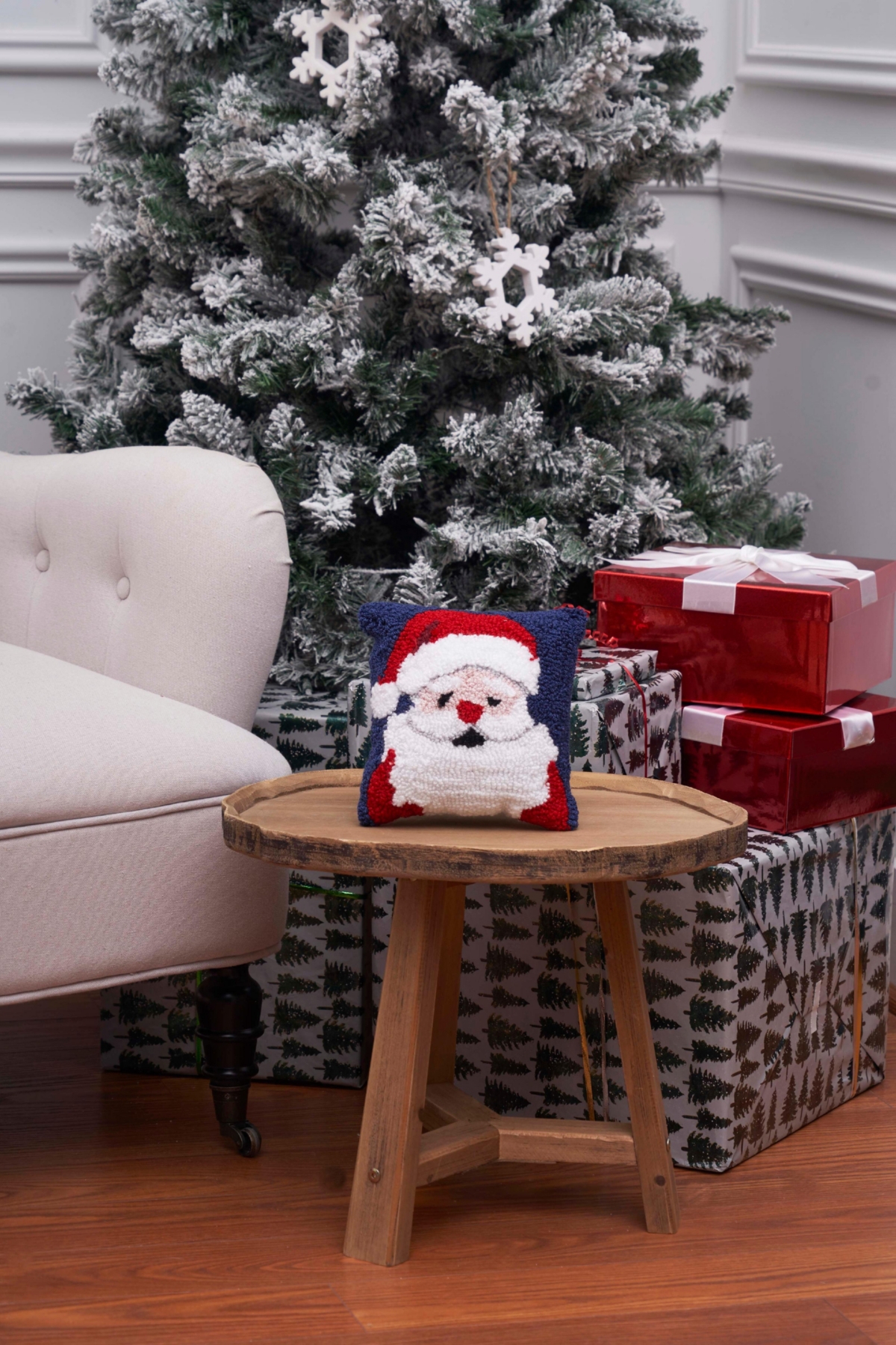 8" x 8" Christmas Santa Wishes Santa Face on Black Background Petite Accent Hooked Pillow