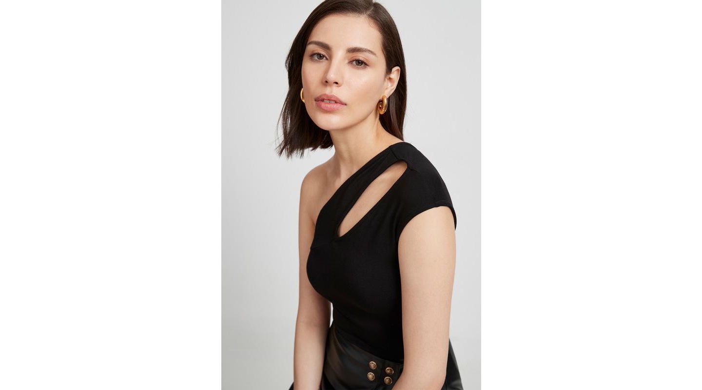 Женский топ Marcella Yara Sleeveless One-Shoulder Cutout Fitted Jersey Top, цвет: Чёрный — фото 2