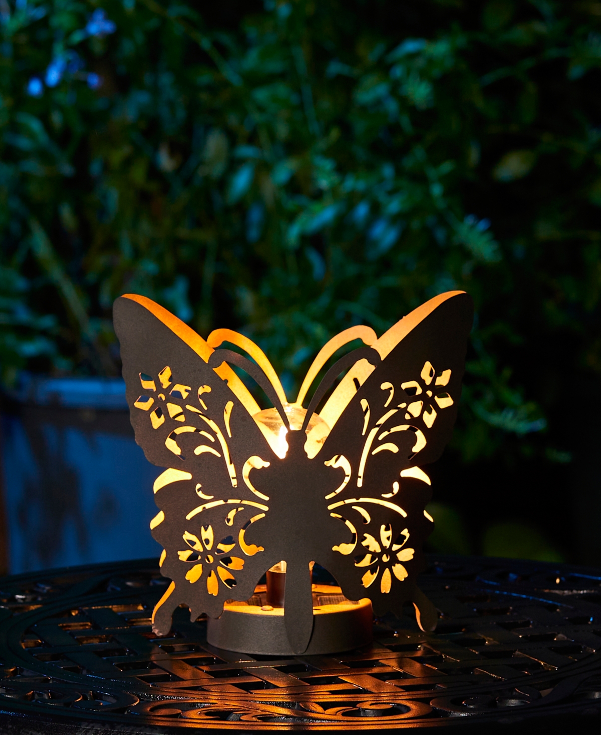 Glitzhome L Black and Gold-Tone Metal Cutout Flying Butterfly Silhouette Solar Powdered Edison Bulb Outdoor Lantern
