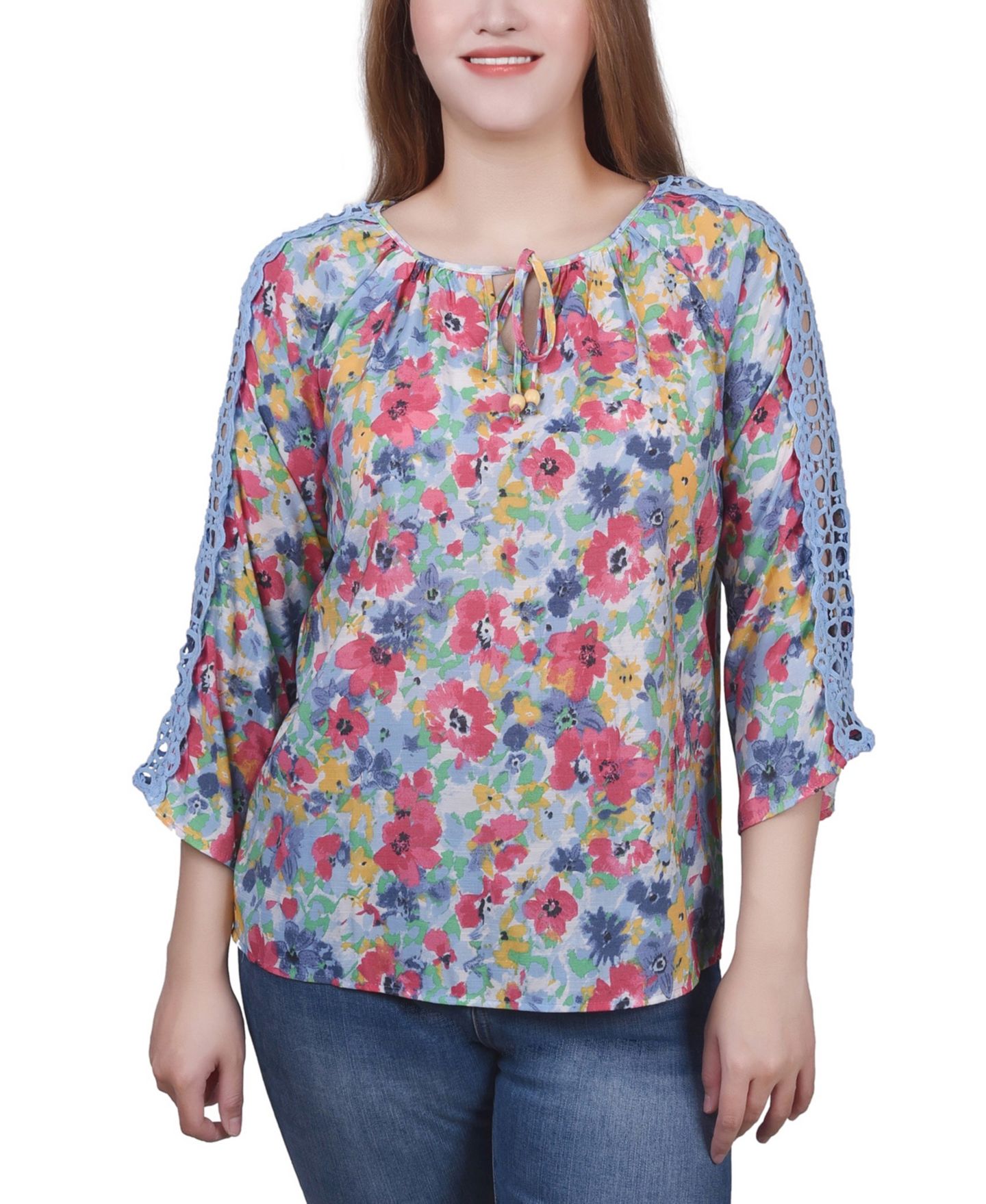 Женский топ NY Collection Petite 3/4 Sleeve Tunic with Crochet and Tie Neck, цвет: Flower Garden — фото 1