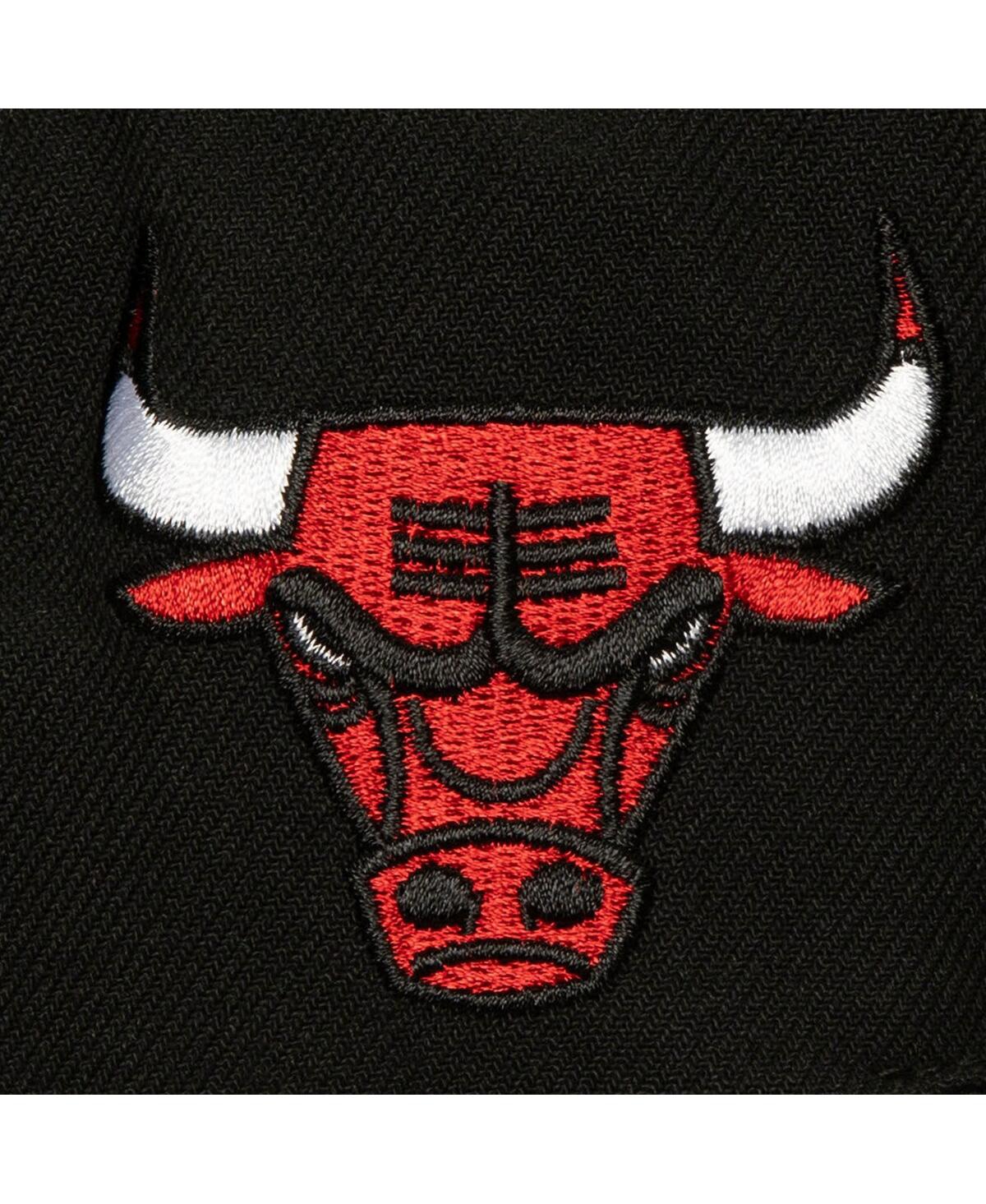 Shop Mitchell & Ness Men's  White, Black Chicago Bulls Retro Sport Colorblock Script Snapback Hat In White,black