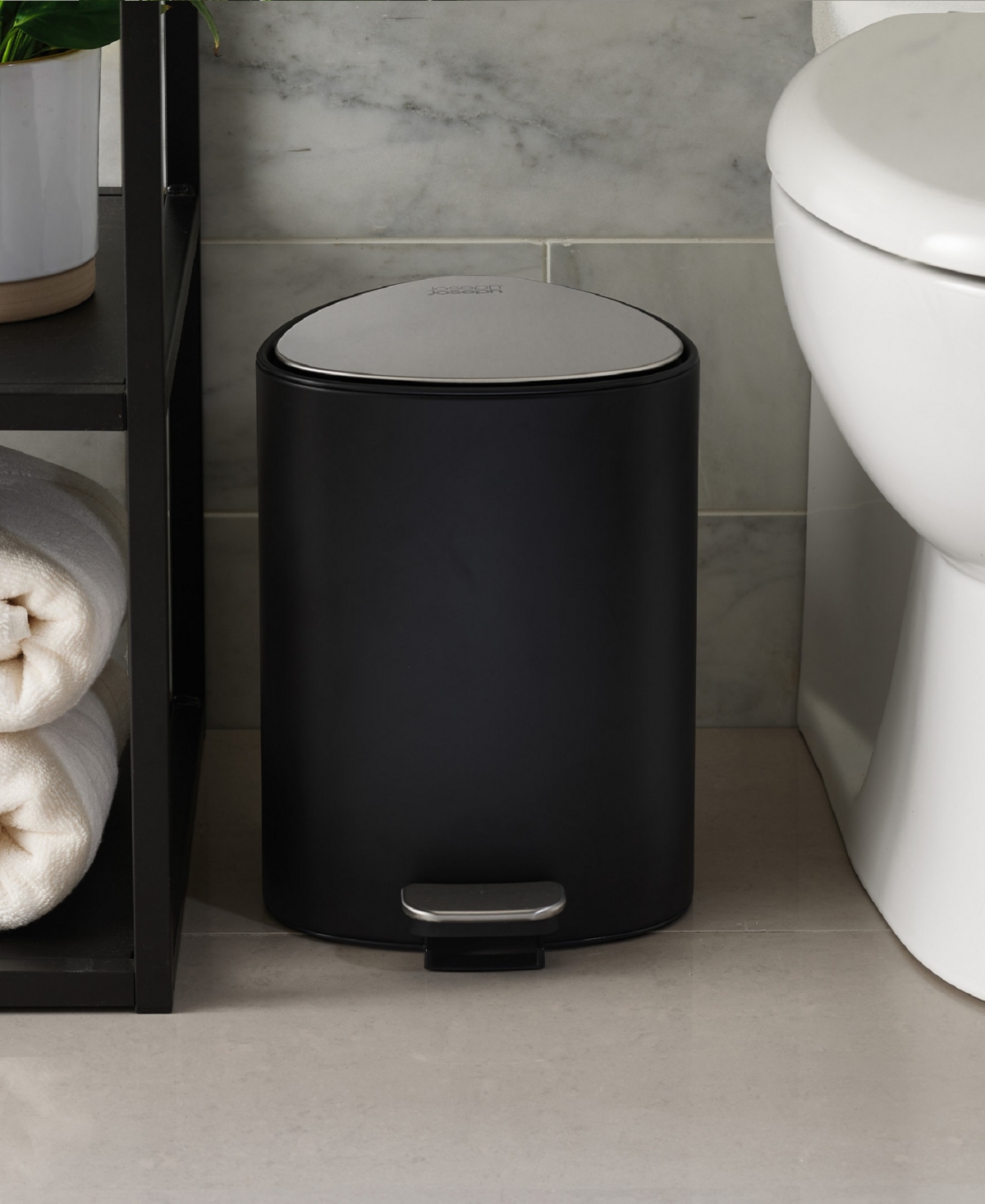Joseph Joseph Easystore 5-liter Pedal Trash Bin In Black